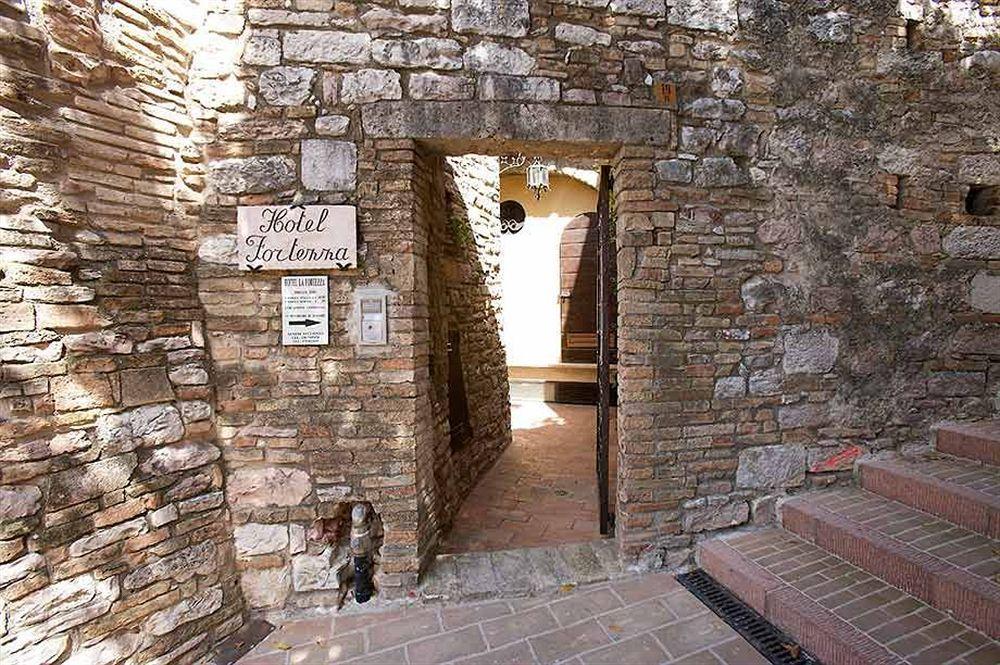 Hotel La Fortezza Asís Exterior foto